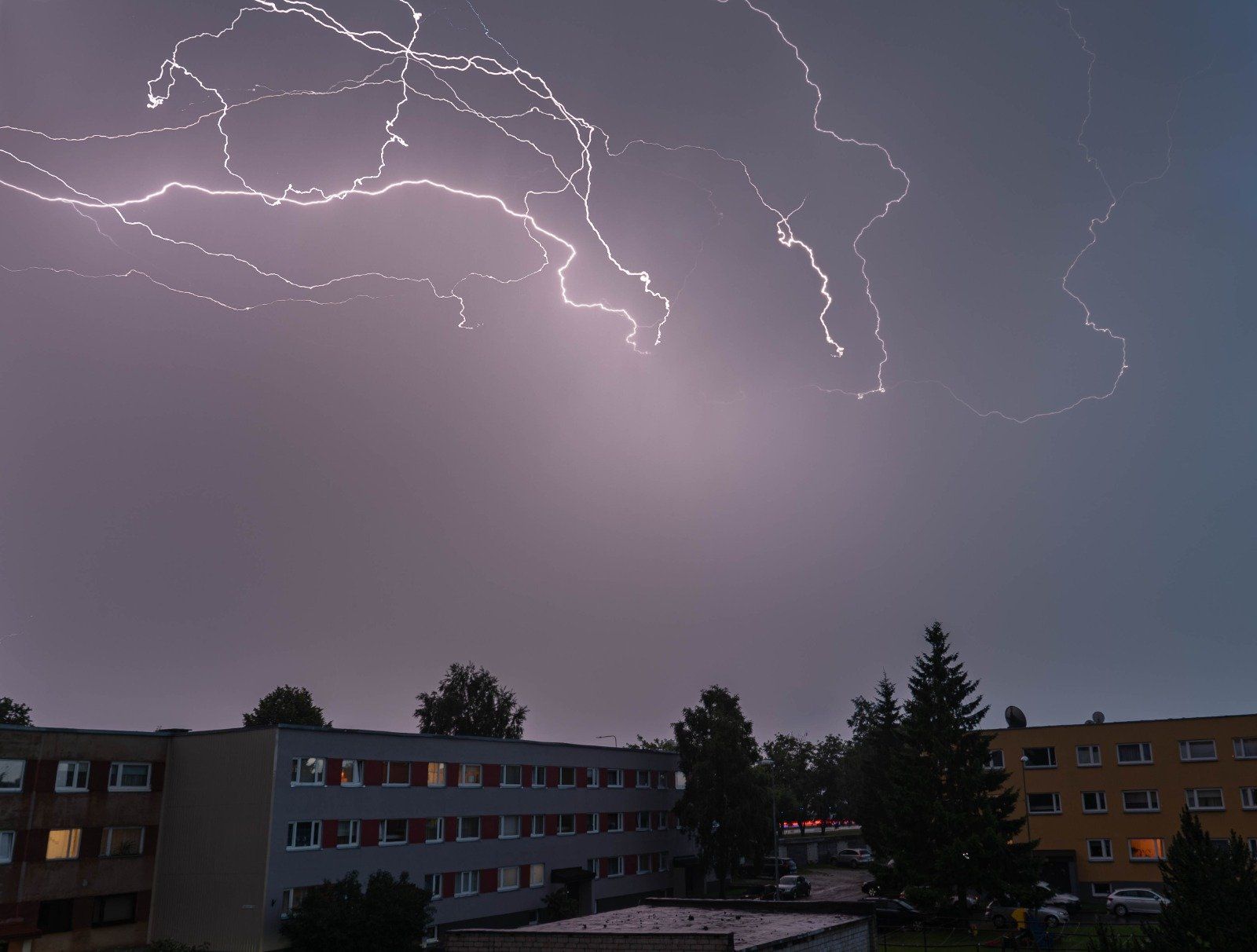 Vahva äkesemäng. Vaade minu aknast.
 04.07.2026