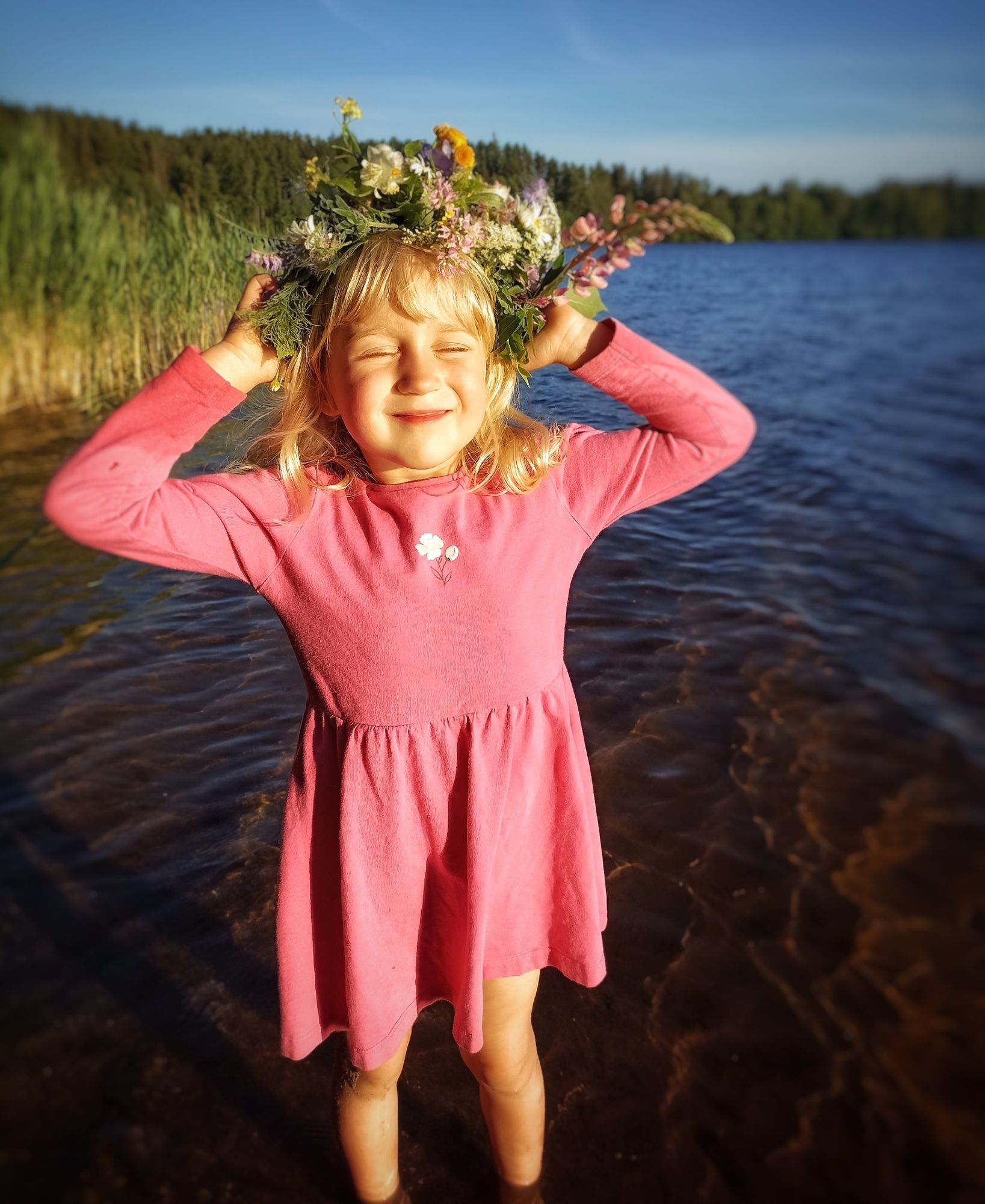 Traditsioonid elavad edasi - pärg peas ja varbad vees