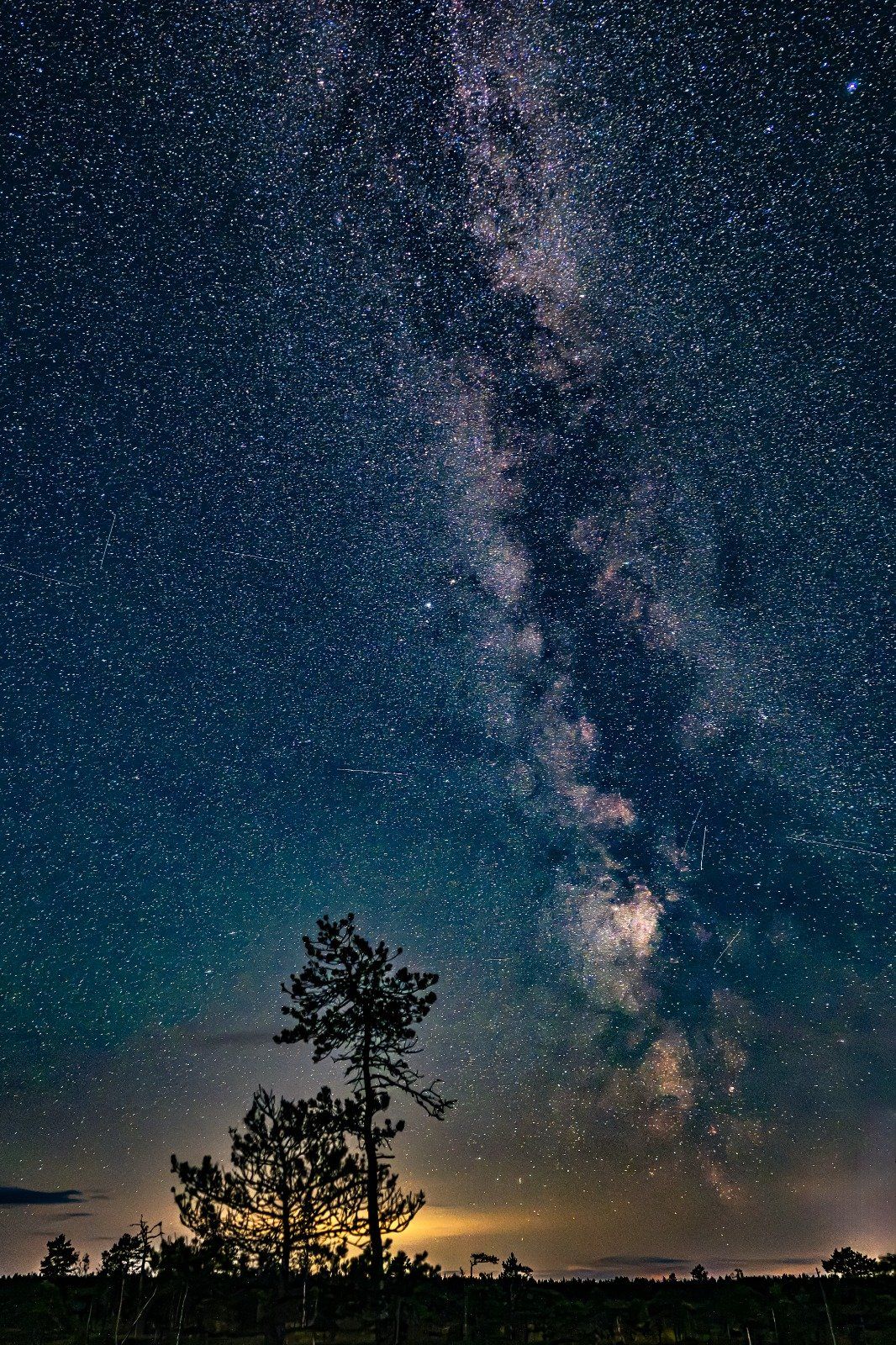 Selisioo matkarada, augustiöö. Vaikus ja tähed
